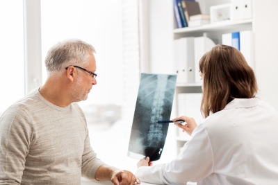 doctor reviewing x-ray with patient